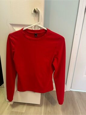 Trendy Queen Long-Sleeve Top in Red